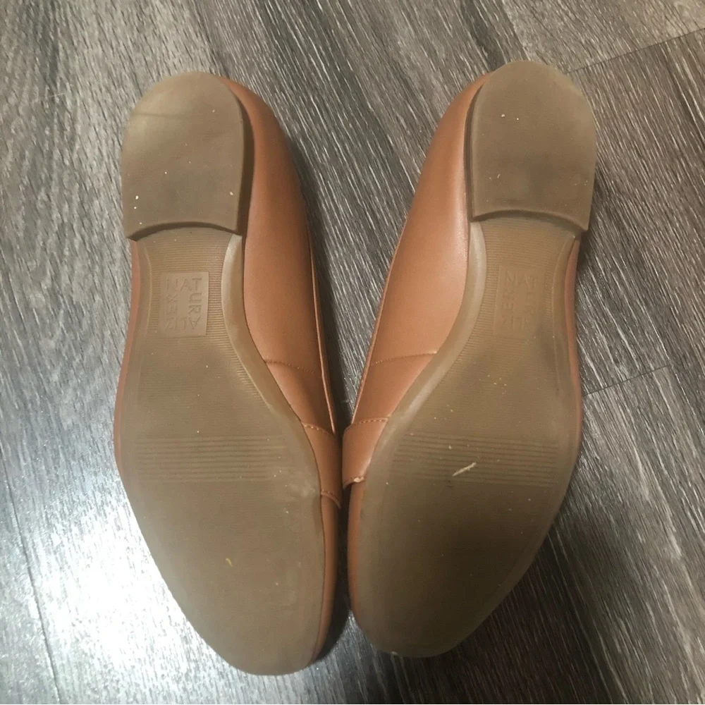 Naturalizer Tan Brown Loafer Flats with Gold Buckle, Size 7.5 M - Picture 4 of 6